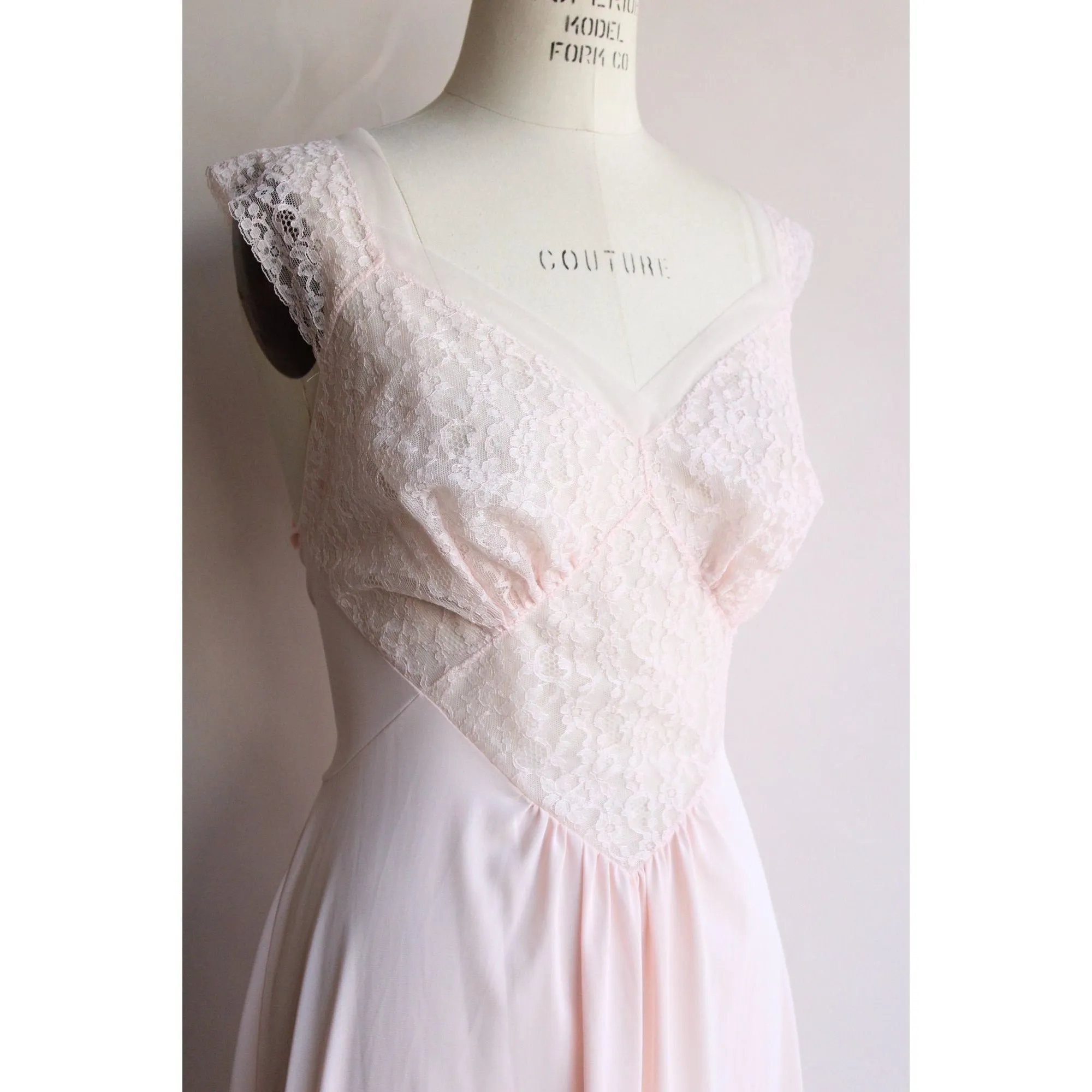 Vintage 1950s 1960s Vanity Fair Pink Nightgown